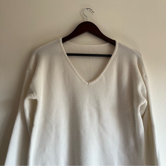 Women’s Boutique V Neck Wide / Flare Leg White Sweater Set Size Small - Picture 4 of 16